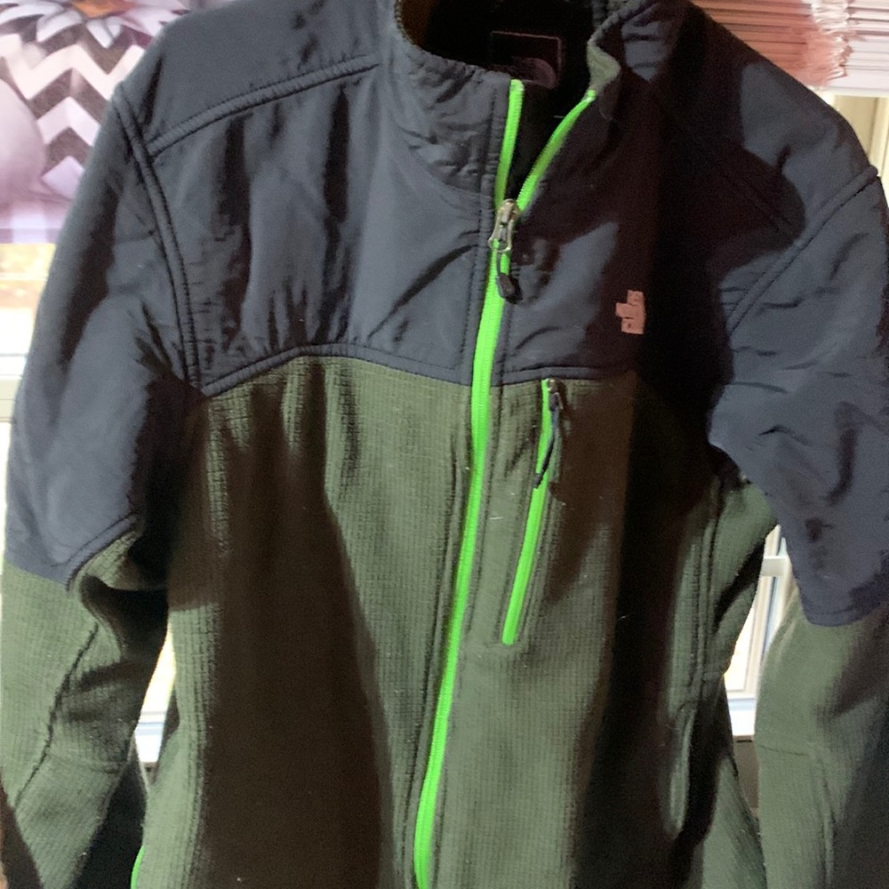 Men’s M green and gray coat. Great shape. Only wore once. The north face brand.